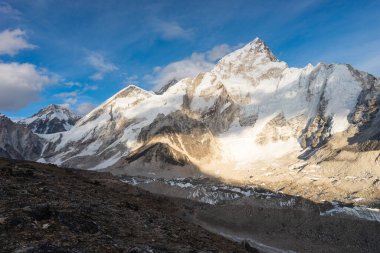 Himalaya Dağları manzara manzarası Kalapattar bakış açısından akşam, Everest ana kampı yürüyüş rotası, Nepal, Asya