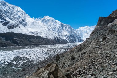 Nagar Vadisi 'ndeki Hopper Buzulu, Pakistan, Asya' daki Karakoram Dağları