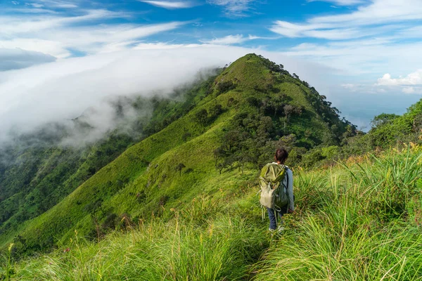 Woman Trekker Backpack Walking Ridge Doi Luang Payao Summer Thailand — Stock Photo, Image