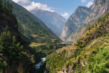 Himalaya dağlarının Manaslu çevre yolu, Nepal, Asya 'daki güzel manzarası