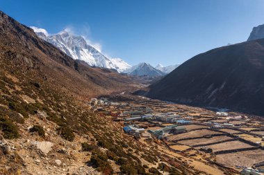 Dingboche köyü Everest ana kampında yürüyüş rotası, Himalaya dağları Nepal, Asya sıradağları