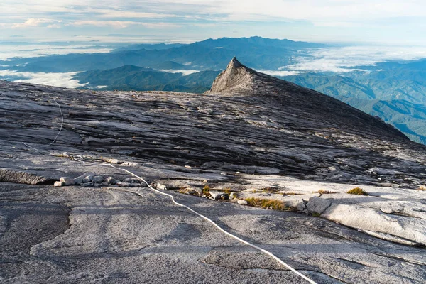 Güney Zirvesi Kinabalu Dağ Sırasının Ikonik Zirvesi Sabah Eyaleti Malezya — Stok fotoğraf
