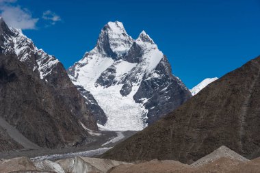 Karakoram dağlarında Muztagh kulesi zirvesi, K2 ana kamp yürüyüş rotası, Pakistan, Asya