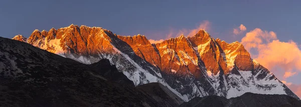 Luz Pôr Sol Noturna Sobre Montanha Lhotse Vista Pico Aldeia — Fotografia de Stock