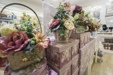 Kuala Lumpur, 16 Jan 2017. Güzel dantel yapay çiçek ve teddy ayı iyi bilinen Dükkanı.