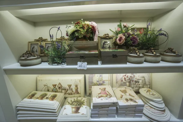 Kuala Lumpur, 16 Jan 2017. Güzel dantel yapay çiçek ve teddy ayı iyi bilinen Dükkanı.