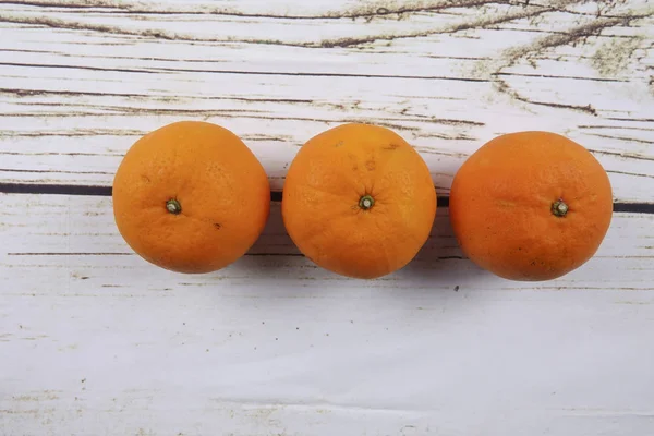 Friss mandarin narancs fa háttér — Stock Fotó