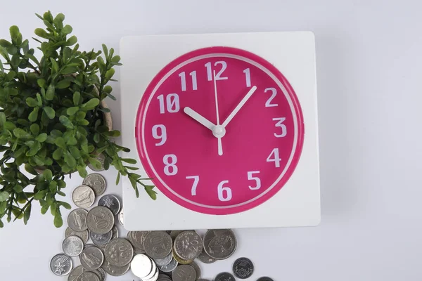 Orologio rosso e segnalibro per la gestione del tempo testo concettuale . — Foto Stock