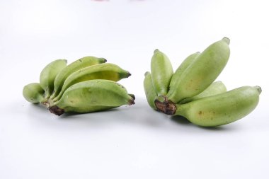 Beyaz arkaplanda izole edilmiş muz.