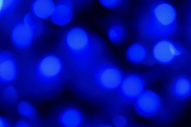 Defocused siyah arka plan üzerinde renkli hafif bulanık bokeh. Arka planı ve desen 