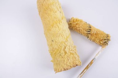 Kullanılmış fırçalar ve boya silindiri