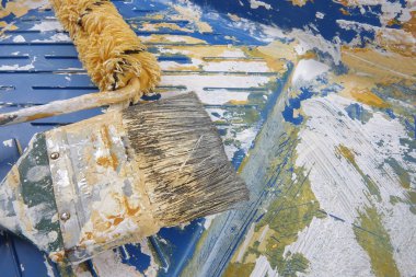 Kullanılmış fırçalar ve boya silindiri