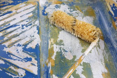 Kullanılmış fırçalar ve boya silindiri