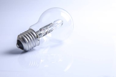 Ampul, fikirler konsepti. Açığa çıkan resim üzerine.