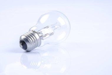 Ampul, fikirler konsepti. Açığa çıkan resim üzerine.