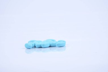 Nefes almak için şeker. İzole, beyaz arkaplan