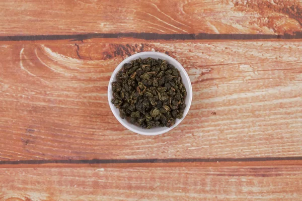 Getrocknete Chinesische Teeblätter Einer Kleinen Schüssel Über Holzhintergrund — Stockfoto