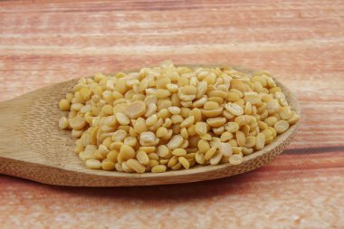 Toor dal, sarı deniz tarağı olarak da adlandırılan ünlü Hintli baklagil