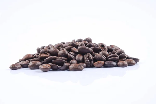 Brente Kaffebønner Isolert Hvit Bakgrunn – stockfoto