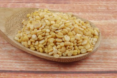 Toor dal, sarı deniz tarağı olarak da adlandırılan ünlü Hintli baklagil