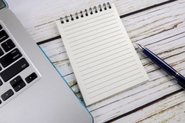 Kalem, defter, sikke ve kahve. İş genel kavram. Kopya alanı