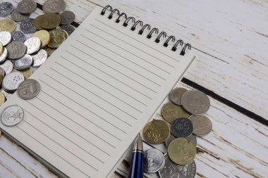 Kalem, defter, sikke ve kahve. İş genel kavram. Kopya alanı