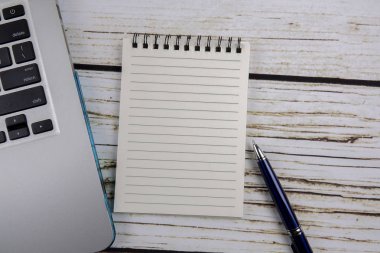 Kalem, defter, sikke ve kahve. İş genel kavram. Kopya alanı