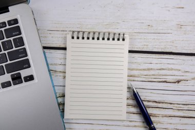 Kalem, defter, sikke ve kahve. İş genel kavram. Kopya alanı