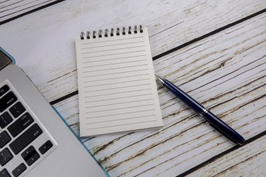 Kalem, defter, sikke ve kahve. İş genel kavram. Kopya alanı