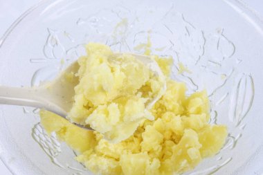 Püre patates yapımında.