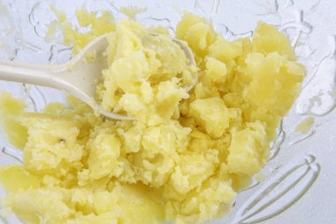 Püre patates yapımında.