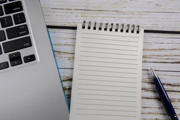 Stift Notizbuch Münzen Und Kaffee Allgemeines Geschäftskonzept Kopierraum — Stockfoto