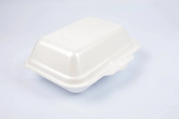 Lancheiras de poliestireno insalubres com refeição take away isoladas em fundo branco . — Fotografia de Stock