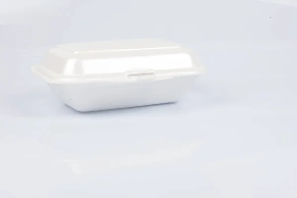 Нездоровый полистирол обед коробки с вынос еды изолированы на белом фоне . — стоковое фото