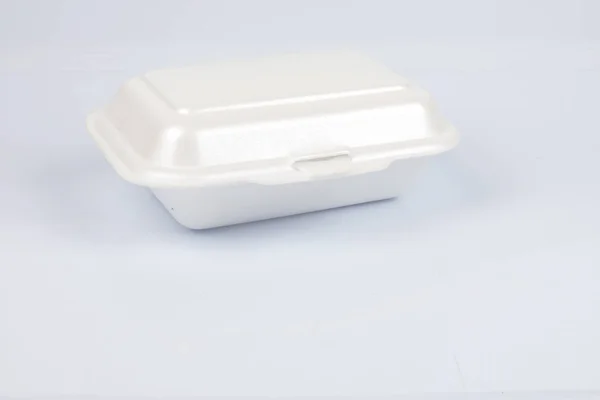 Ohälsosamma polystyren matlådor med ta bort måltid isolerad på vit bakgrund. — Stockfoto