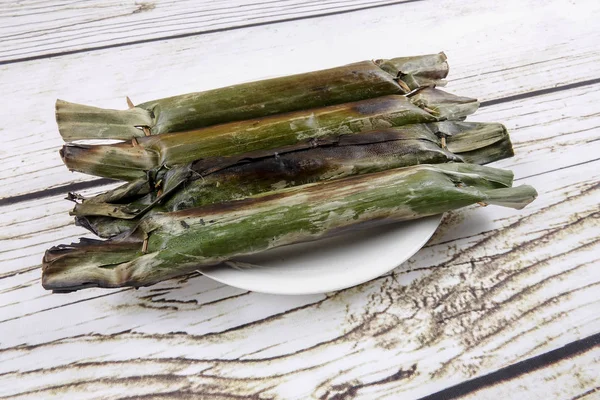 Pulut panggang veya ızgara yapışkan pirinç paket, Malay dili veya Nonya mutfağı Malezya en popüler