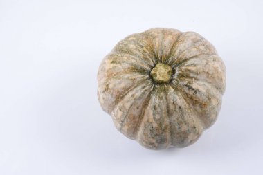 Beyaz izole tatlı turuncu kabak.