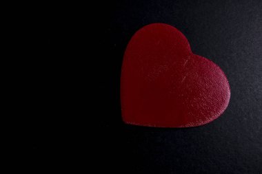 ahşap kalp şekli ve bulmaca. Aşk kavramı