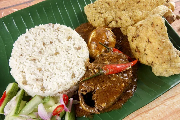 Nasi dagang, una comida popular malaya en la costa este de la península malaya . — Foto de Stock
