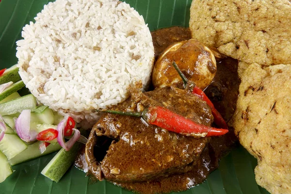 Nasi dagang, a popular Malaysian meal on the east coast of the Malaysian Peninsular. — Stock Photo, Image