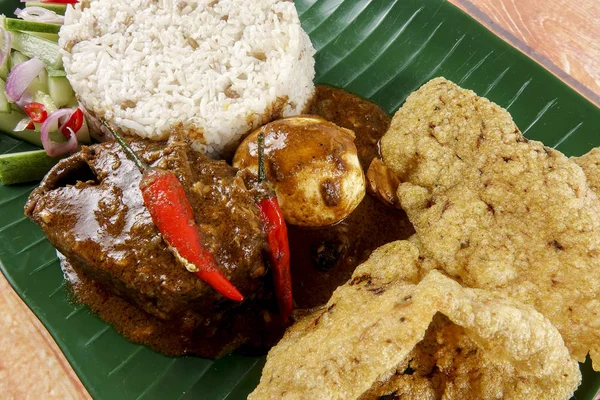 Nasi dagang, en populär Malaysiska måltid på den östra kusten av Malaysiska halvön. — Stockfoto