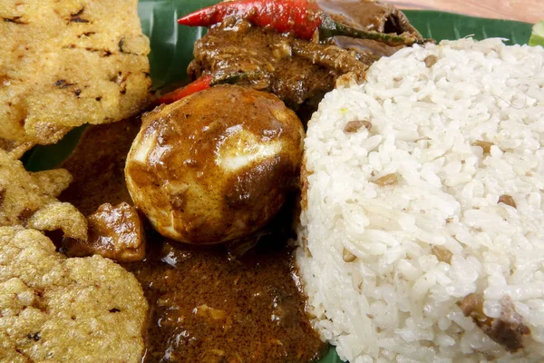 Nasi dagang, populární malajské jídlo na východním pobřeží Malajského poloostrova. — Stock fotografie