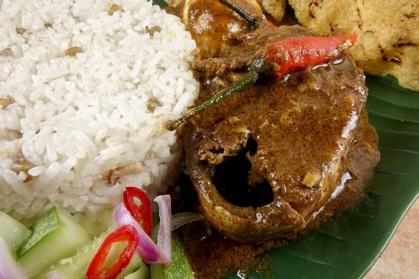 Nasi dagang, hidangan Malaysia populer di pantai timur Semenanjung Malaysia . — Stok Foto