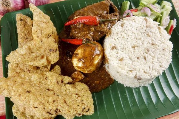 Nasi dagang, un repas malaisien populaire sur la côte est de la péninsule malaisienne . — Photo