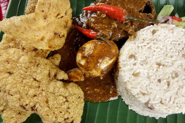 Nasi dagang, uma refeição popular da Malásia na costa leste da Península Malaia . — Fotografia de Stock