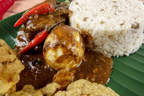 Nasi dagang, una comida popular malaya en la costa este de la península malaya . — Foto de Stock