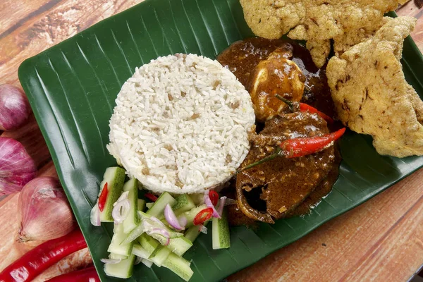 Nasi dagang, una comida popular malaya en la costa este de la península malaya . — Foto de Stock