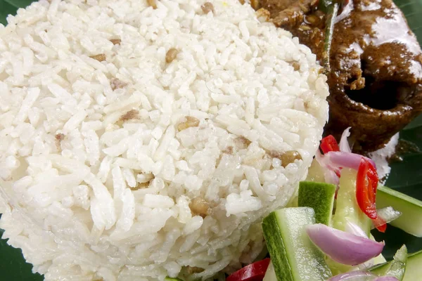 Nasi dagang, una comida popular malaya en la costa este de la península malaya . — Foto de Stock