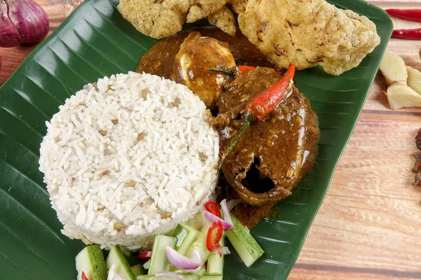 Nasi dagang, populární malajské jídlo na východním pobřeží Malajského poloostrova. — Stock fotografie