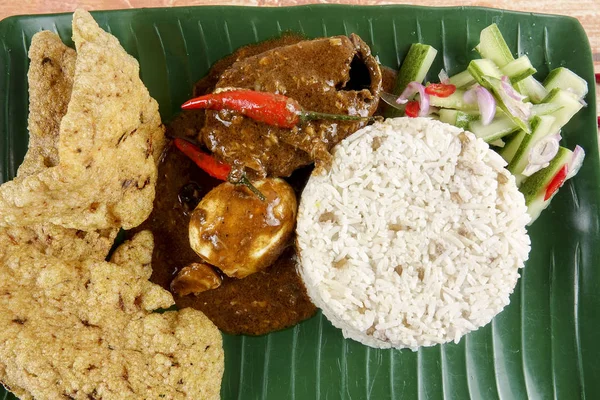 Nasi dagang, una comida popular malaya en la costa este de la península malaya . — Foto de Stock